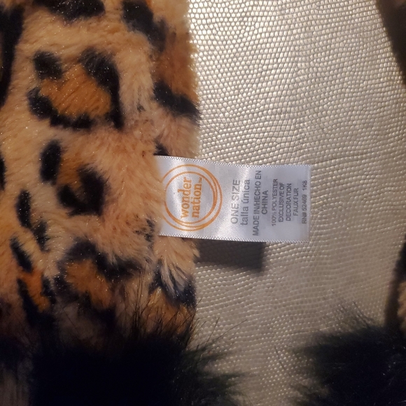 Its almost summer but its STILL COLD at W... leopard Fleece scarf/ mitten set - Picture 7 of 7